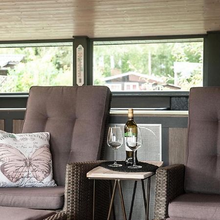 Prachtige Chalet Wabi Sabi Aan Het Water! เกล ภายนอก รูปภาพ