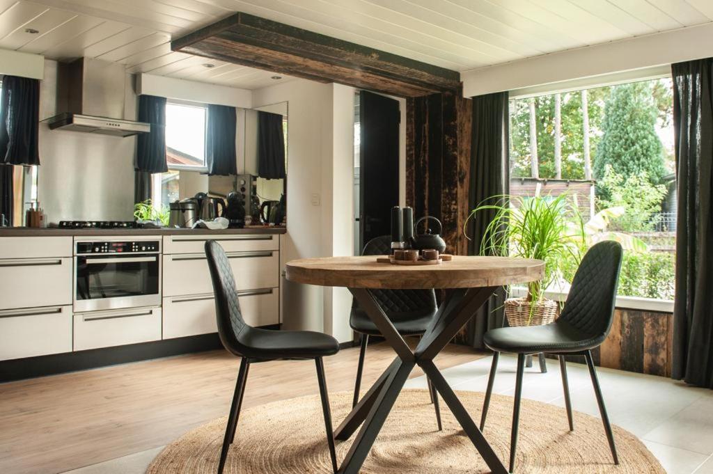 Prachtige Chalet Wabi Sabi Aan Het Water! เกล ภายนอก รูปภาพ